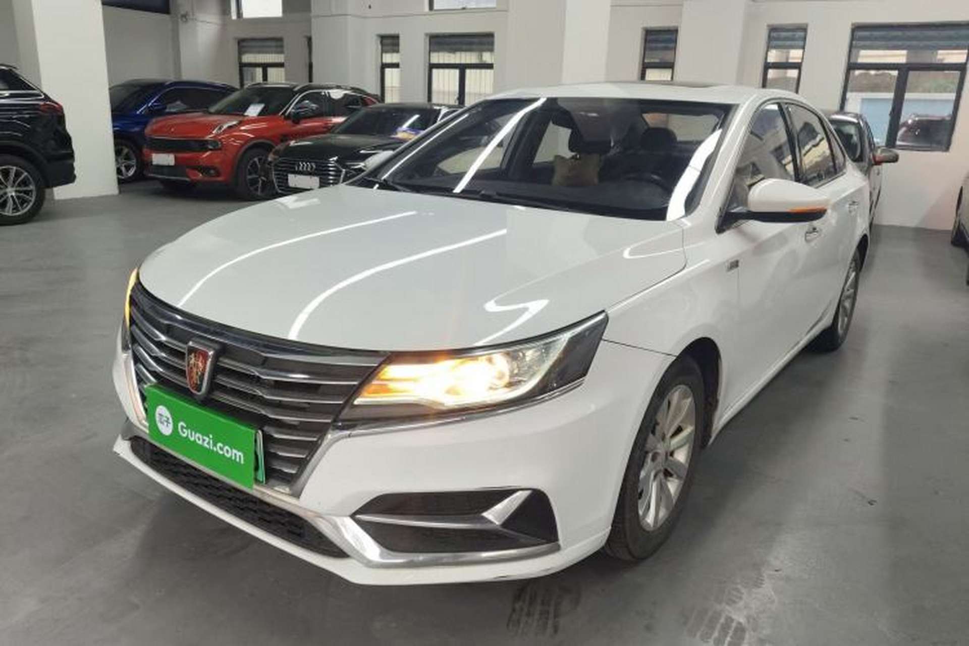 Used Roewe i6 New Energy 2017 45T Hybrid Connect & Smart Enjoyment Edition Front Left 45 Deg