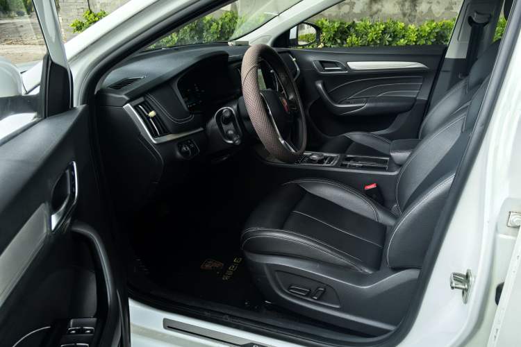 Used Roewe i6 New Energy 2017 45T Hybrid Connect & Smart Enjoyment Edition Interior 2