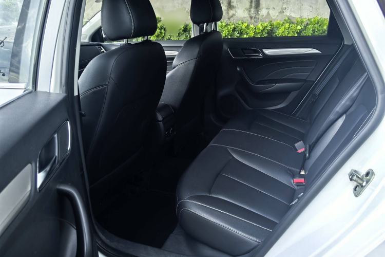 Used Roewe i6 New Energy 2017 45T Hybrid Connect & Smart Enjoyment Edition Interior 3