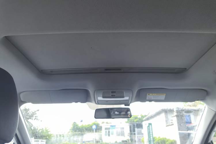 Used Roewe i6 New Energy 2017 45T Hybrid Connect & Smart Enjoyment Edition Interior 7
