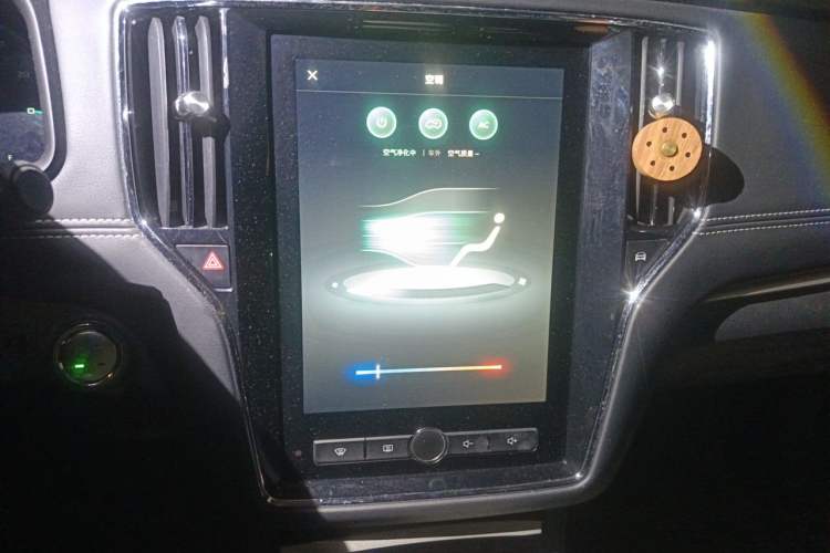 Used Roewe i6 New Energy 2017 45T Hybrid Connect & Smart Enjoyment Edition Audio And AC Panel