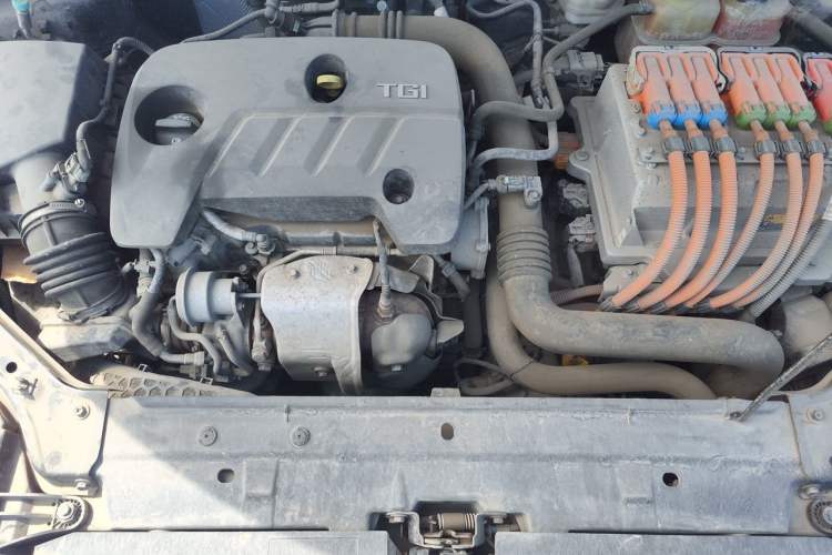 Used Roewe i6 New Energy 2017 45T Hybrid Connective Smart Luxury Edition Engine Bay