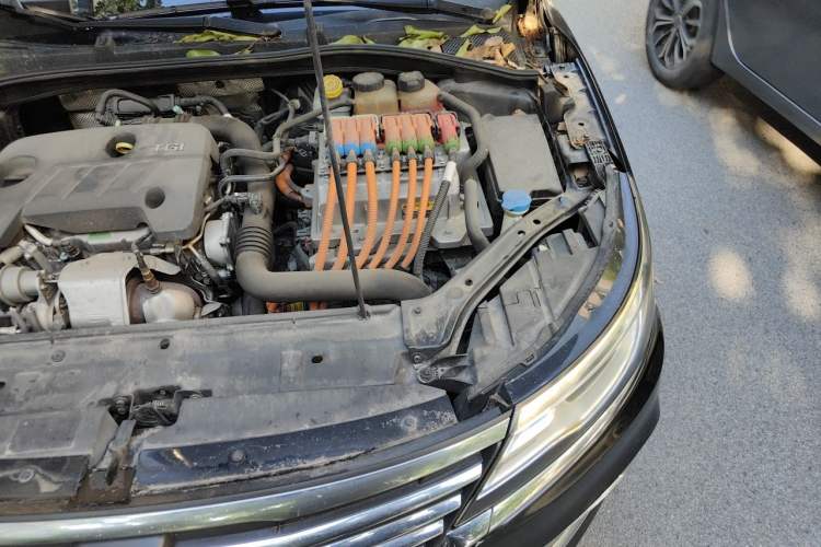 Used Roewe i6 New Energy 2017 45T Hybrid Connect & Smart Enjoyment Edition Engine Bay Left