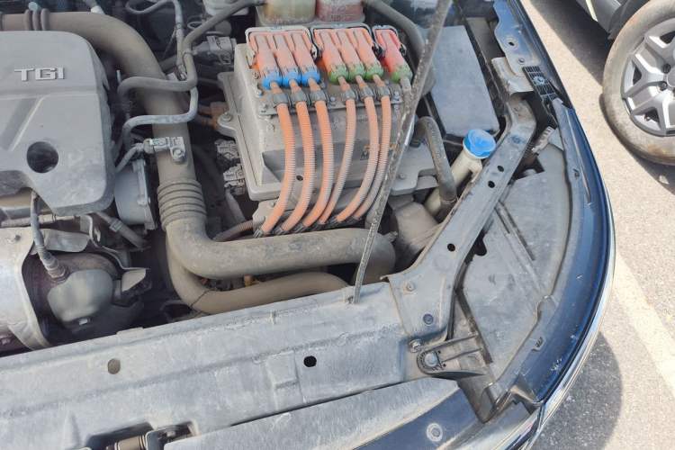 Used Roewe i6 New Energy 2017 45T Hybrid Connective Smart Luxury Edition Engine Bay Left