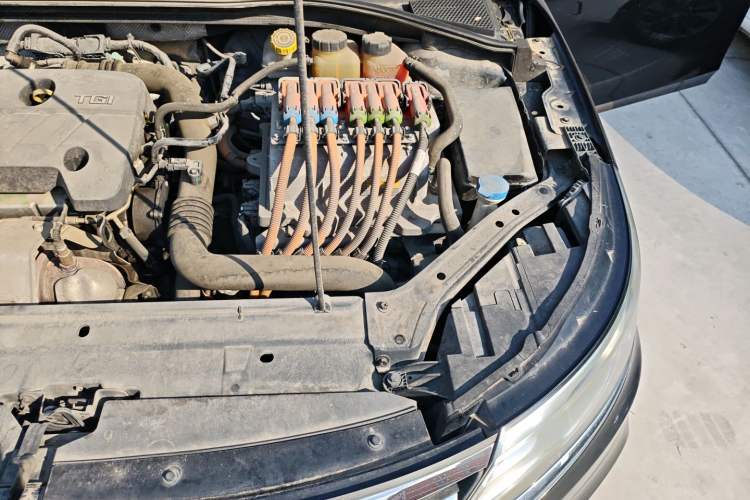 Used Roewe i6 New Energy 2017 45T Hybrid Connect & Smart Enjoyment Edition Engine Bay Left