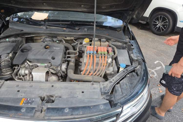 Used Roewe i6 New Energy 2017 45T Hybrid Connect & Smart Enjoyment Edition Engine Bay Left