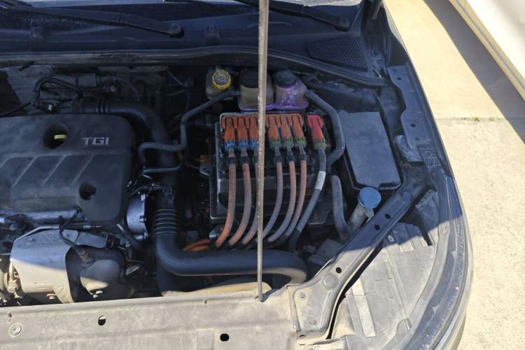 Used Roewe i6 New Energy 2017 45T Hybrid Connect & Smart Enjoyment Edition Engine Bay Left