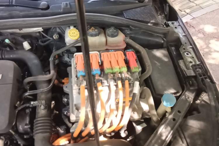 Used Roewe i6 New Energy 2017 45T Hybrid Connective Smart Luxury Edition Engine Bay Left
