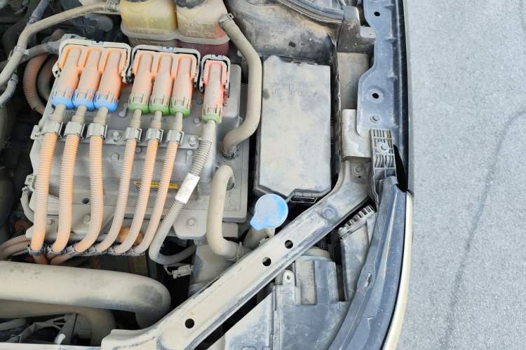 Used Roewe i6 New Energy 2017 45T Hybrid Connect & Smart Enjoyment Edition Engine Bay Left