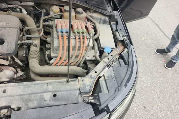 Used Roewe i6 New Energy 2017 45T Hybrid Connect & Smart Enjoyment Edition Engine Bay Left