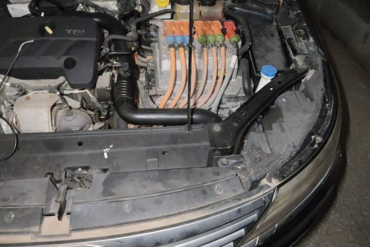 Used Roewe i6 New Energy 2017 45T Hybrid Connect & Smart Enjoyment Edition Engine Bay Left