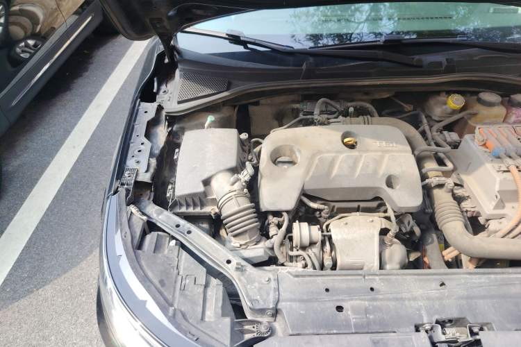Used Roewe i6 New Energy 2017 45T Hybrid Connect & Smart Enjoyment Edition Engine Bay Right