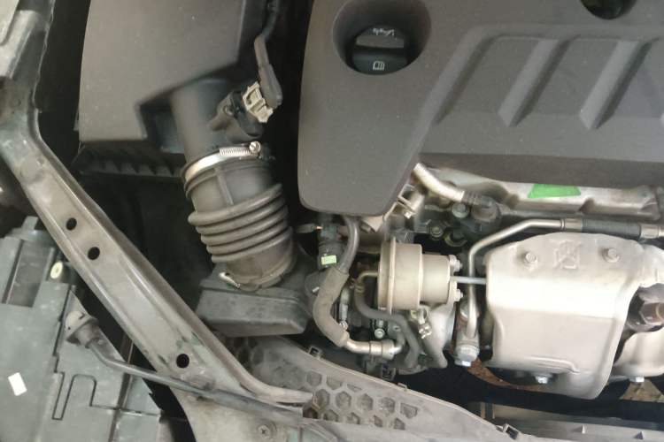 Used Roewe i6 New Energy 2017 45T Hybrid Connect & Smart Enjoyment Edition Engine Bay Right