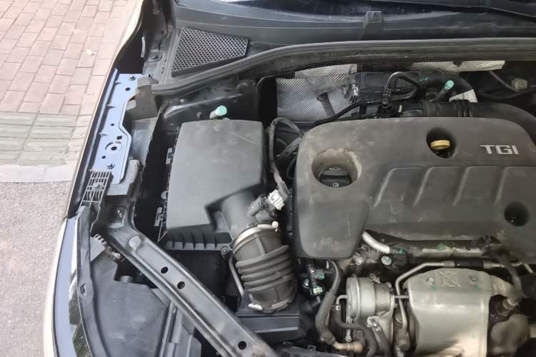 Used Roewe i6 New Energy 2017 45T Hybrid Connective Smart Luxury Edition Engine Bay Right