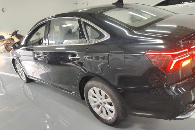Used Roewe i6 New Energy 2017 45T Hybrid Connect & Smart Enjoyment Edition Exterior 3