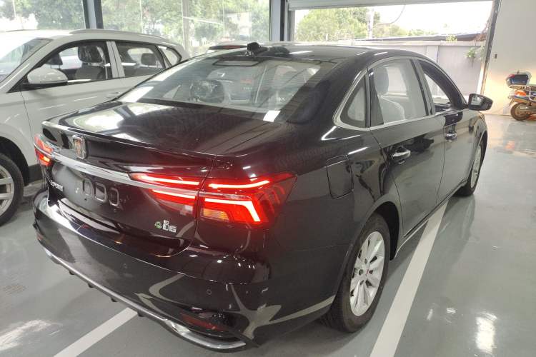 Used Roewe i6 New Energy 2017 45T Hybrid Connect & Smart Enjoyment Edition Exterior 5