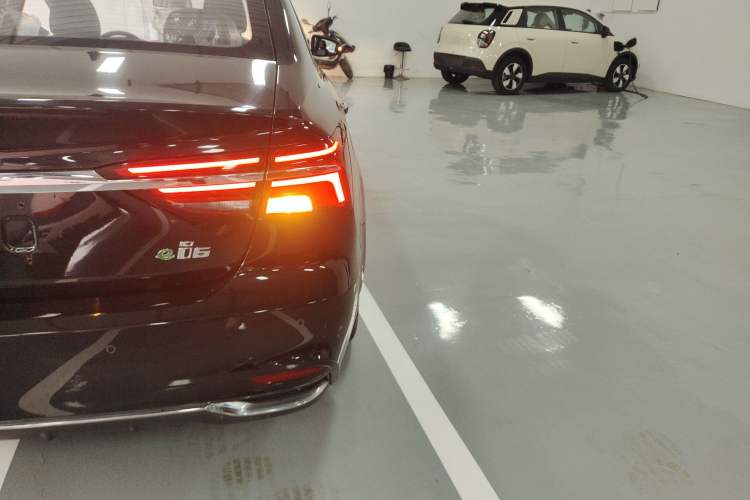 Used Roewe i6 New Energy 2017 45T Hybrid Connect & Smart Enjoyment Edition Exterior 6