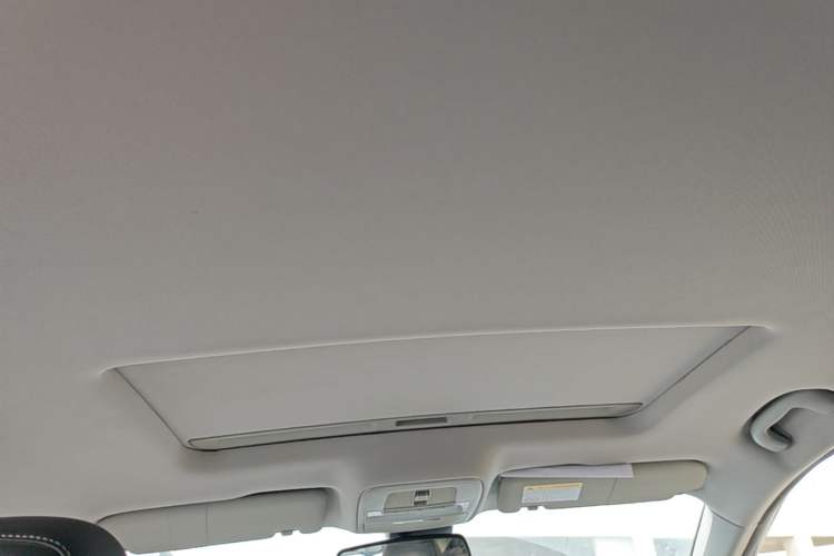 Used Roewe i6 New Energy 2017 45T Hybrid Connective Smart Luxury Edition Headliner