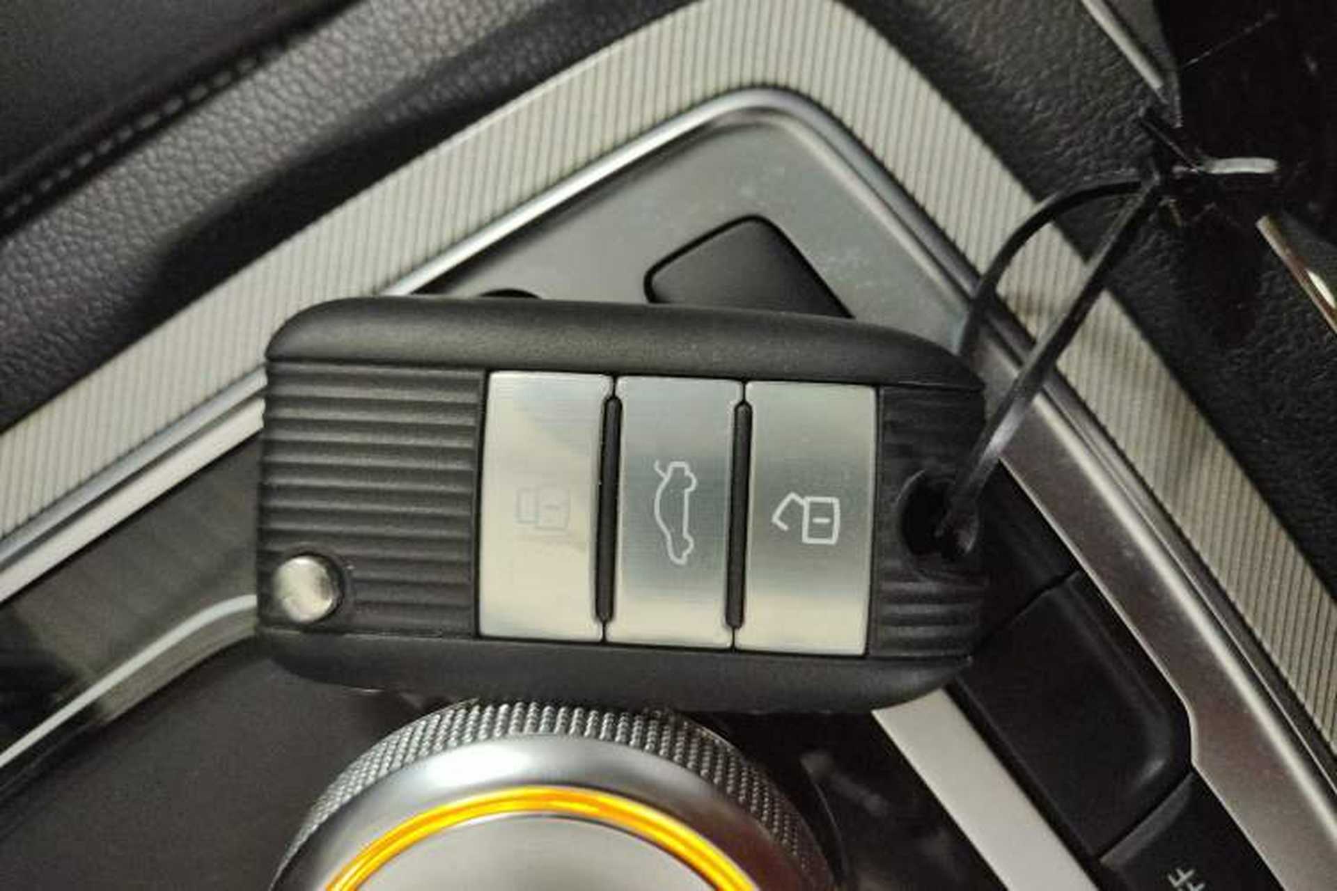 Used Roewe i6 New Energy 2017 45T Hybrid Connect & Smart Enjoyment Edition Interior 1