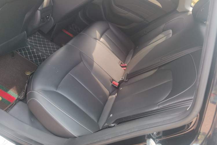 Used Roewe i6 New Energy 2017 45T Hybrid Connect & Smart Enjoyment Edition Interior 2