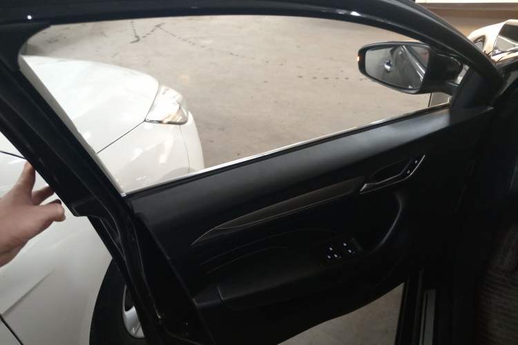 Used Roewe i6 New Energy 2017 45T Hybrid Connect & Smart Enjoyment Edition Left Front Door Interior
