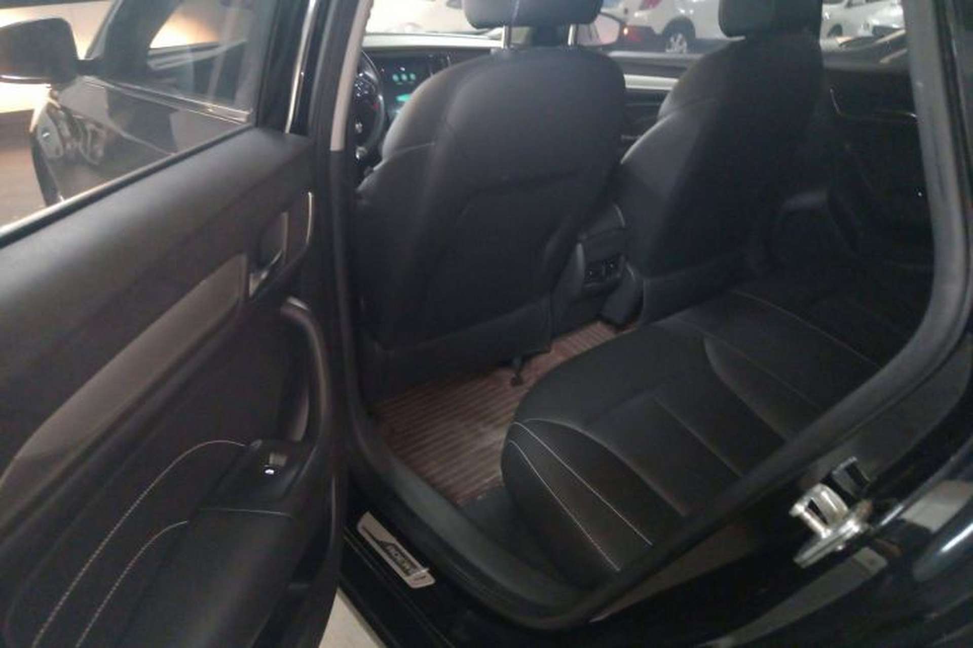 Used Roewe i6 New Energy 2017 45T Hybrid Connect & Smart Enjoyment Edition Left Rear Seat