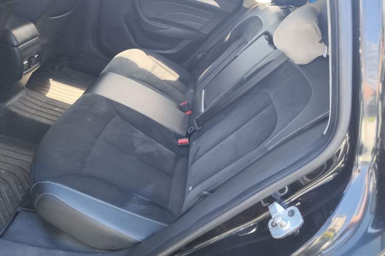 Used Roewe i6 New Energy 2017 45T Hybrid Connective Smart Luxury Edition Left Rear Seat
