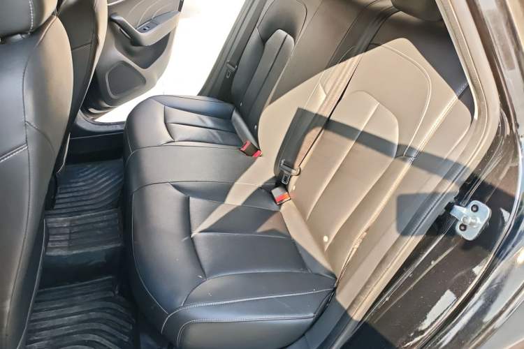Used Roewe i6 New Energy 2017 45T Hybrid Connect & Smart Enjoyment Edition Left Rear Seat