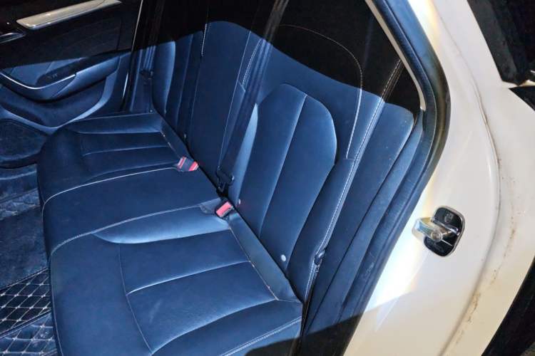 Used Roewe i6 New Energy 2017 45T Hybrid Connect & Smart Enjoyment Edition Left Rear Seat