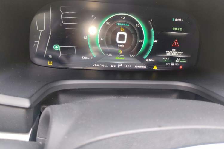 Used Roewe i6 New Energy 2017 45T Hybrid Connect & Smart Enjoyment Edition Odometer Close Up