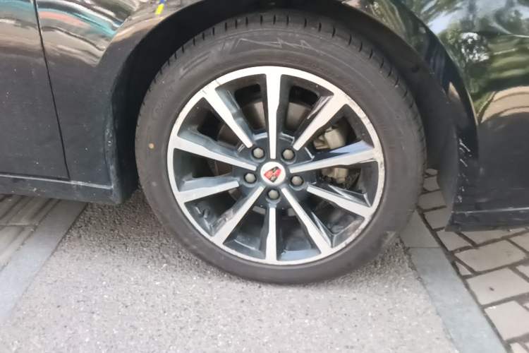 Used Roewe i6 New Energy 2017 45T Hybrid Connective Smart Luxury Edition Right Front Wheel Hub