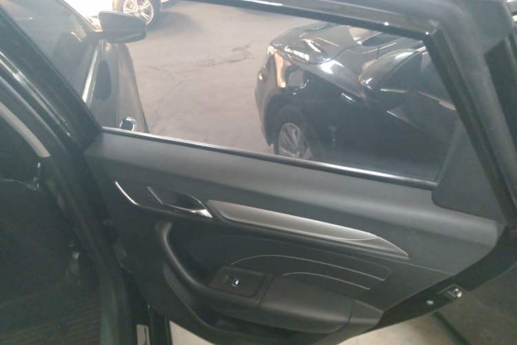 Used Roewe i6 New Energy 2017 45T Hybrid Connect & Smart Enjoyment Edition Right Rear Door Interior