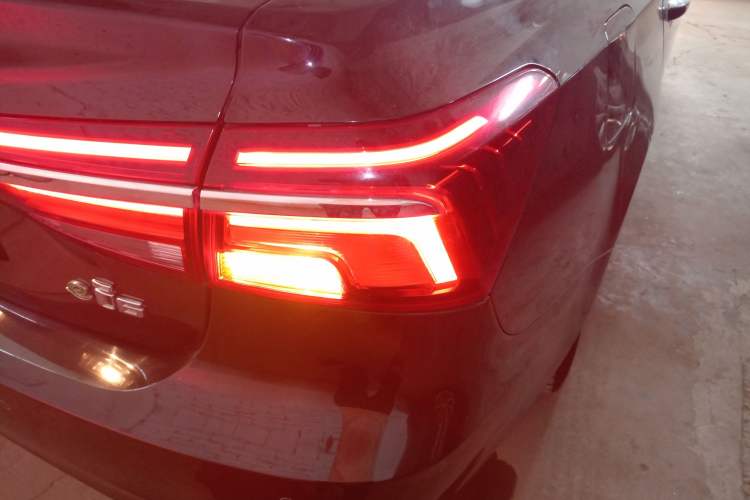 Used Roewe i6 New Energy 2017 45T Hybrid Connect & Smart Enjoyment Edition Right Rear Taillight