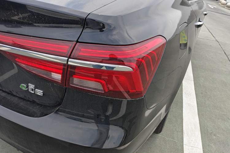 Used Roewe i6 New Energy 2017 45T Hybrid Connective Smart Luxury Edition Right Rear Taillight