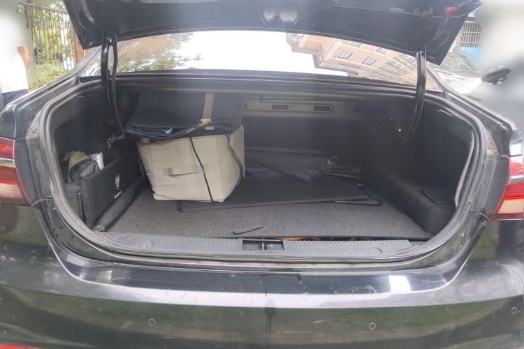 Used Roewe i6 New Energy 2017 45T Hybrid Connect & Smart Enjoyment Edition Trunk