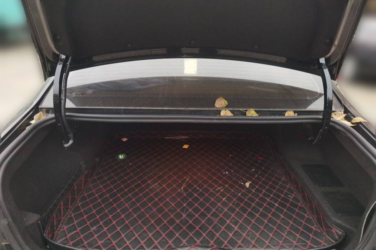 Used Roewe i6 New Energy 2017 45T Hybrid Connect & Smart Enjoyment Edition Trunk