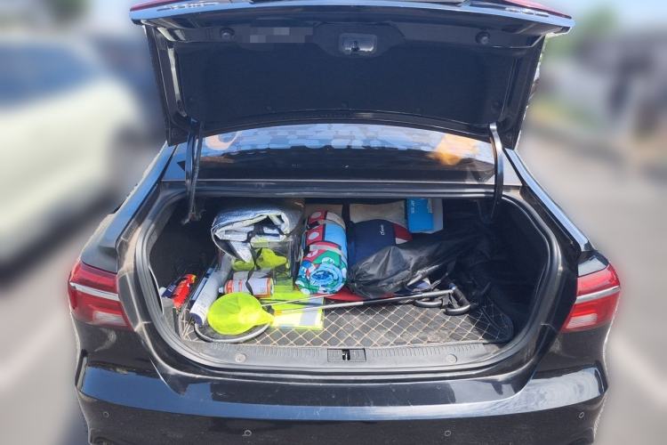 Used Roewe i6 New Energy 2017 45T Hybrid Connective Smart Luxury Edition Trunk