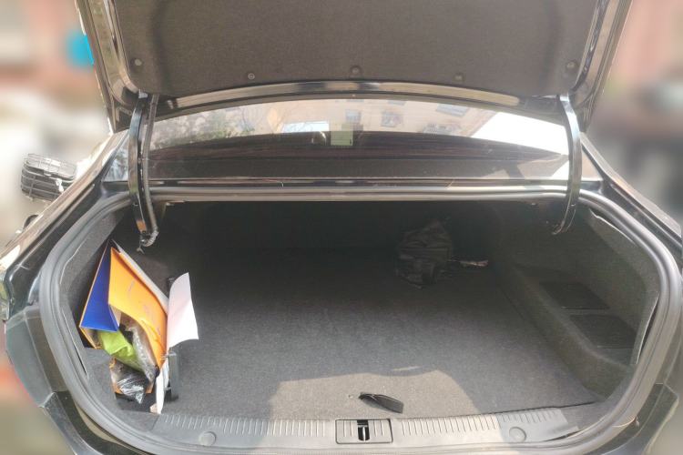 Used Roewe i6 New Energy 2017 45T Hybrid Connect & Smart Enjoyment Edition Trunk