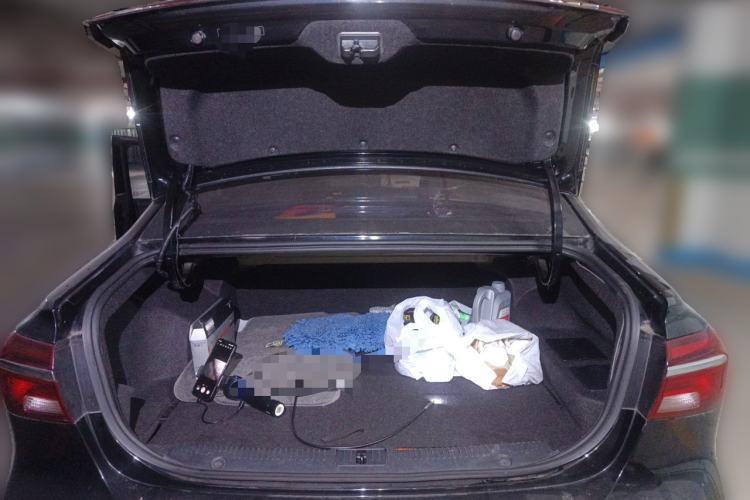 Used Roewe i6 New Energy 2017 45T Hybrid Connect & Smart Enjoyment Edition Trunk
