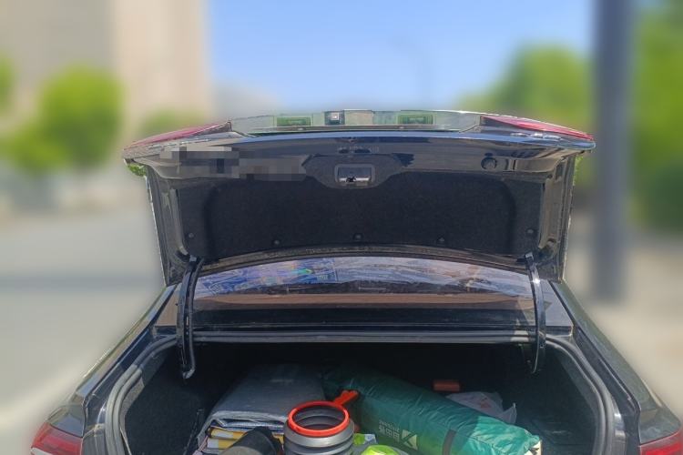 Used Roewe i6 New Energy 2017 45T Hybrid Connect & Smart Enjoyment Edition Trunk