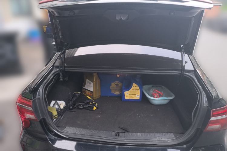 Used Roewe i6 New Energy 2017 45T Hybrid Connect & Smart Enjoyment Edition Trunk
