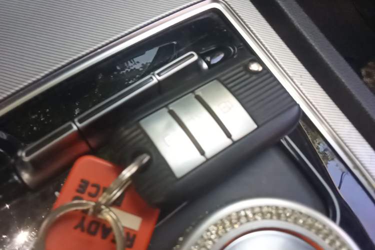 Used Roewe i6 New Energy 2017 45T Hybrid Connective Smart Luxury Edition Vehicle Key