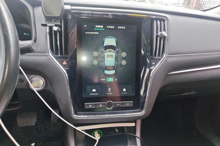 Used Roewe i6 New Energy 2017 45T Hybrid Connective Smart Luxury Edition Audio And AC Panel