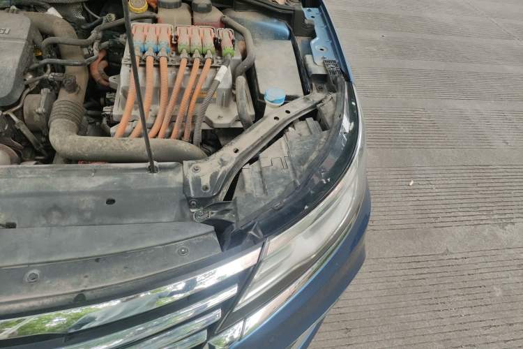 Used Roewe i6 New Energy 2017 45T Hybrid Connect & Smart Enjoyment Edition Engine Bay Left