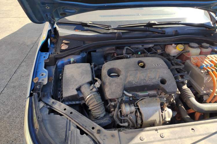 Used Roewe i6 New Energy 2017 45T Hybrid Connective Smart Luxury Edition Engine Bay Right