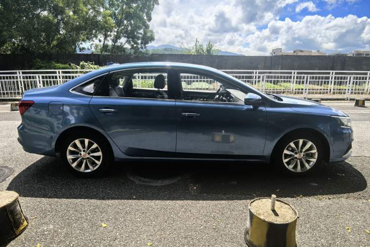 Used Roewe i6 New Energy 2017 45T Hybrid Connect & Smart Enjoyment Edition Exterior 3