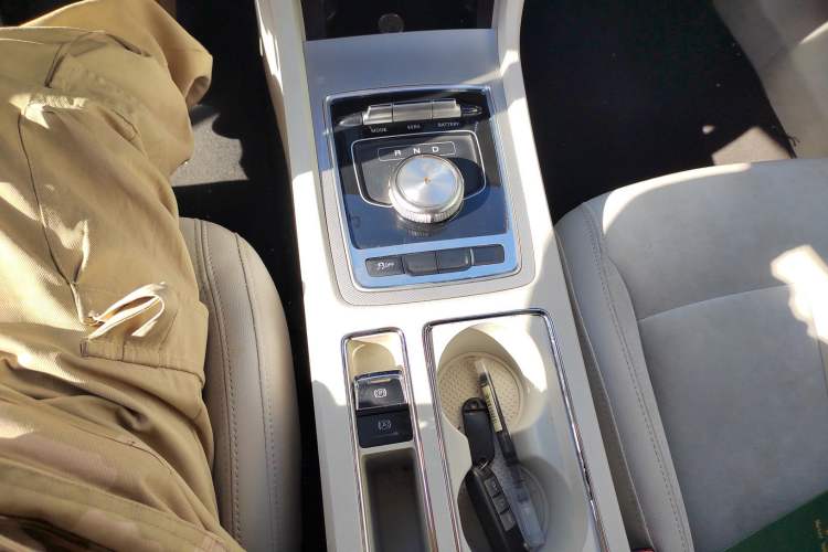 Used Roewe i6 New Energy 2017 45T Hybrid Connective Smart Luxury Edition Gear Lever