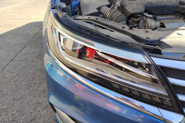 Used Roewe i6 New Energy 2017 45T Hybrid Connective Smart Luxury Edition Right Front Headlight