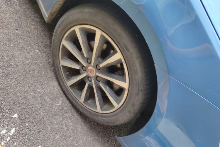Used Roewe i6 New Energy 2017 45T Hybrid Connective Smart Luxury Edition Right Front Wheel Hub