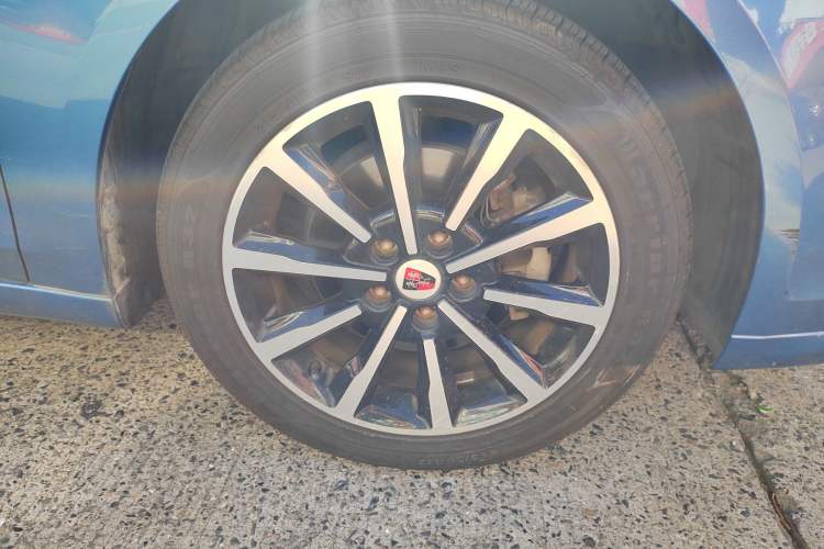 Used Roewe i6 New Energy 2017 45T Hybrid Connective Smart Luxury Edition Right Front Wheel Hub
